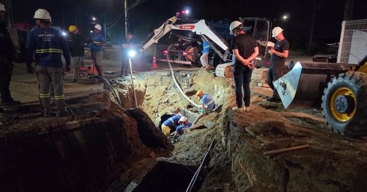 Conserto de tubulação que atende 70% de Itajaí é finalizado durante a madrugada