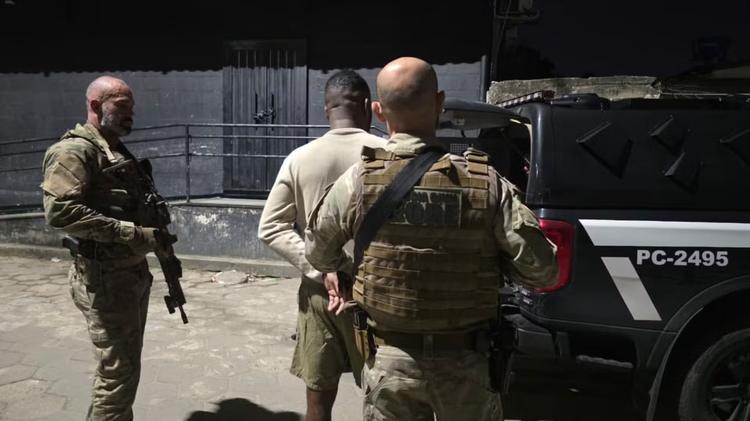 Operação prende 17 suspeitos e mira facção criminosa ligada ao tráfico de drogas em Linhares