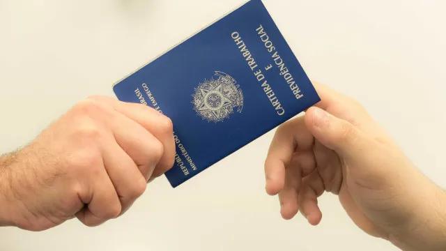 Brasil fecha 2025 com aumento de 5% no estoque de empregos