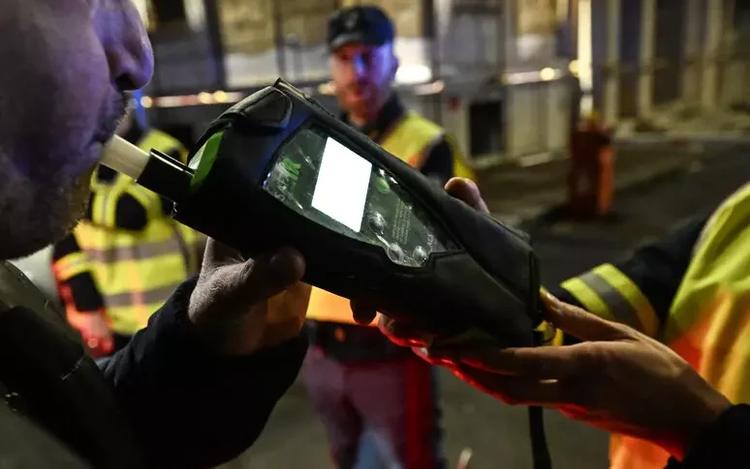 Travolge centauro e pedone poi fugge in tangenziale a Milano: arrestato pirata della strada ubriaco