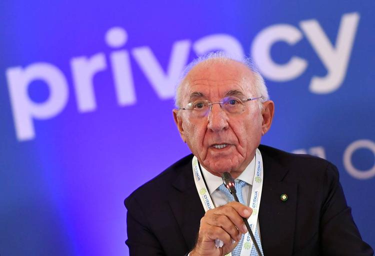 Spiato persino il Garante della privacy
