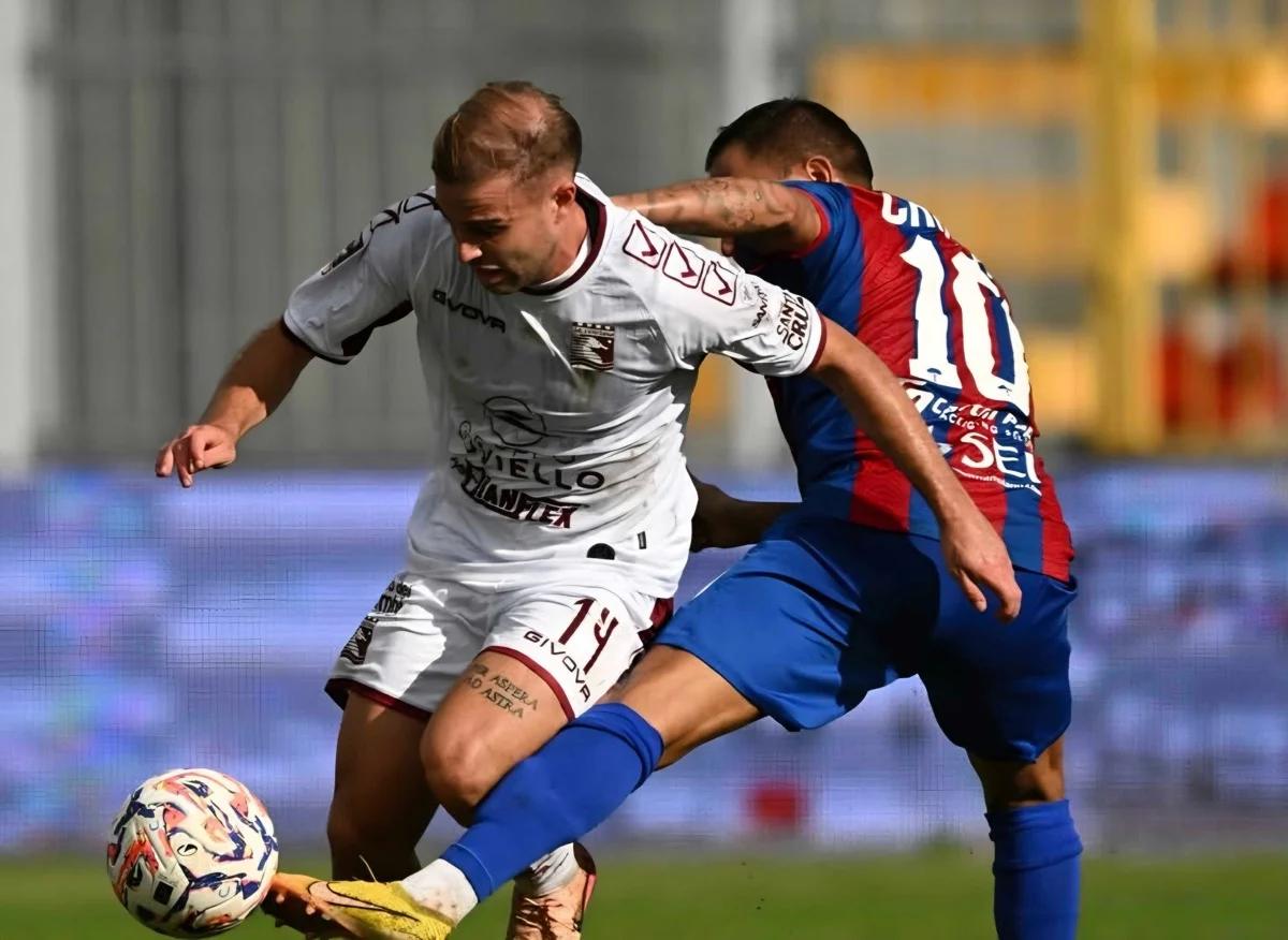 Casarano-Salernitana 0-0: palo di Celiento e rimpianti per Cosmi