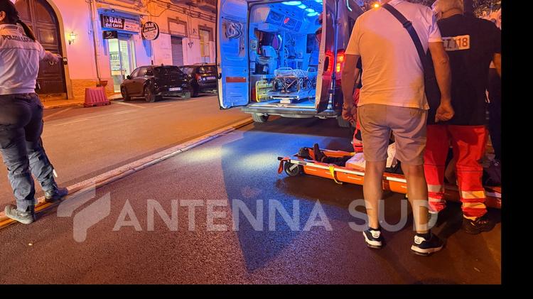 Taranto, uomo inciampa sui cordoli in Corso Umberto: interviene il 118
