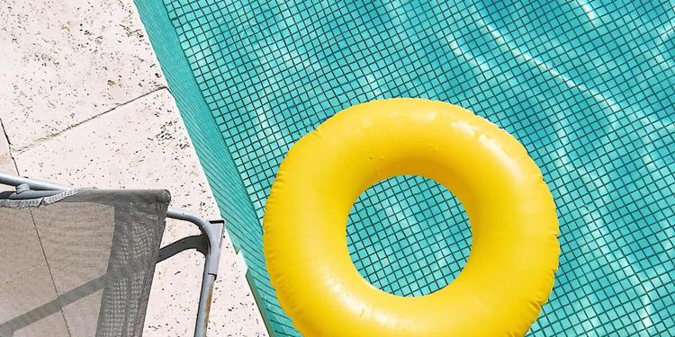 Milano Marittima, bimba di 4 anni annega nella piscina di un hotel