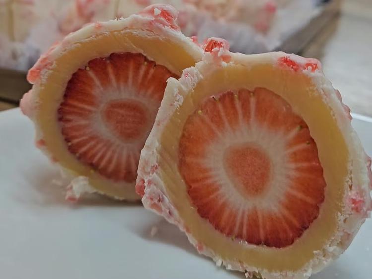 Morango cravejado: 'Entramos na trend para alavancar as vendas', diz doceira que chega a comercializar 200 unidades por dia no RS