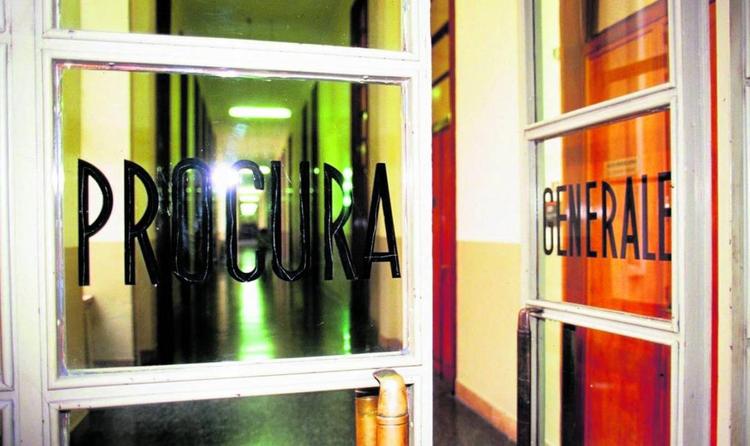 Che cosa non torna nelle due versioni: la Procura è pronta a rivedere il parere