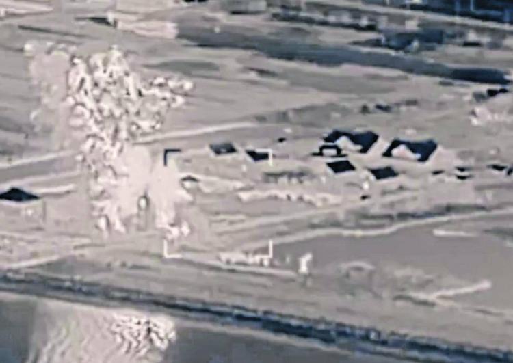 Raid di Kiev sugli 007 russi: cento morti