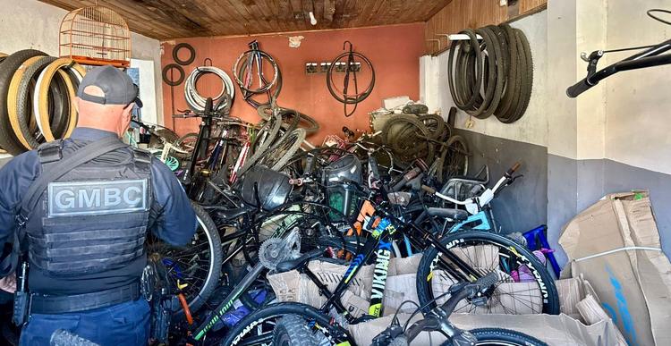 Fiscalização em bicicletarias de BC encontra irregularidades em todos os estabelecimentos vistoriados