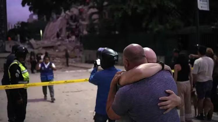 'Irmã, pensei que fôssemos morrer': as horas de caos e angústia vividas por jornalista da BBC até achar a família após terremotos na Venezuela