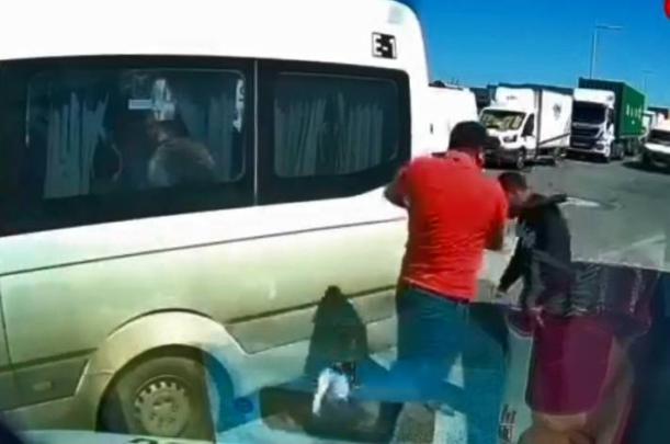 سائق نقل العمال لي تعدا على سائق الشاحنة بزرواطة حكمو عليه بـ15 سنة مع تعويض الضحية بـ10 ملايين