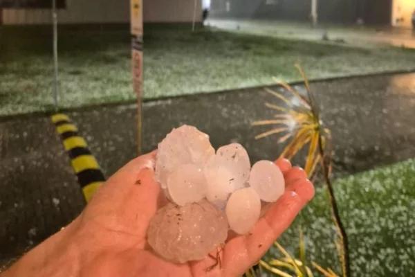Temporal provoca estragos em Florianópolis e deixa milhares de imóveis danificados