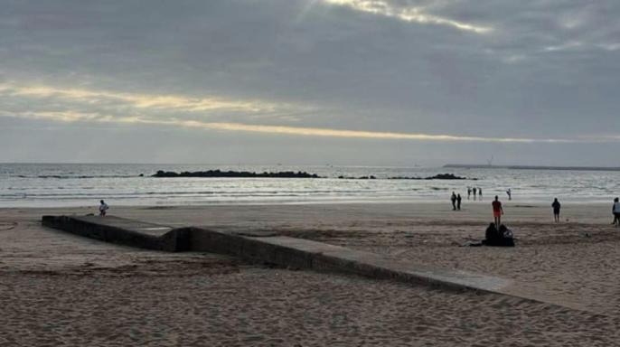 تدخل بطولي لعناصر الوقاية المدنية ينقذ شخصاً من الغرق بشاطئ أكادير