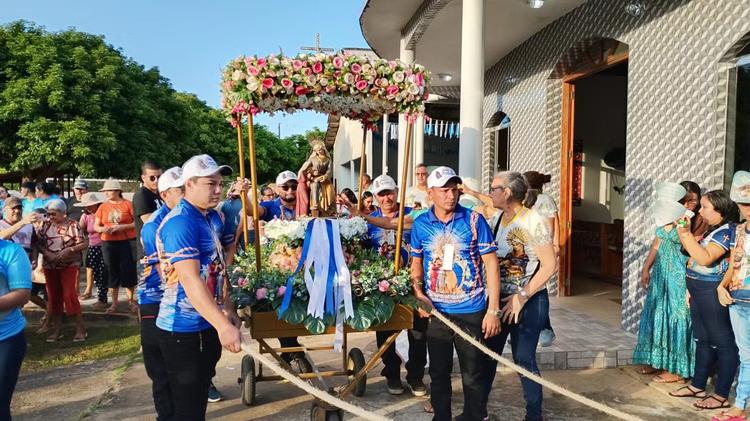 Círio de Santana reúne centenas de fiéis no Arapixuna, em Santarém