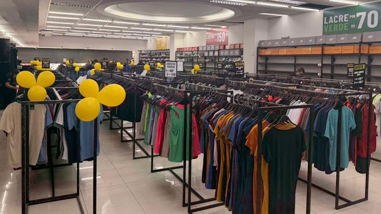 Receita Federal apreende 5 toneladas de roupas e calçados suspeitos de falsificação no ES