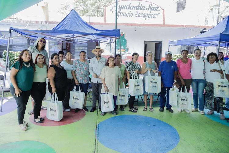 Alcalde de Yautepec lleva la tiendita móvil y servicios gratis a la colonia Zaragoza