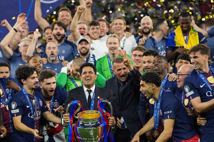 Kvara nuovo eroe da Pallone d’Oro