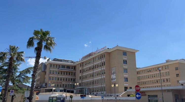 Tricase, materiale sanitario rubato in ospedale: indagata infermiera