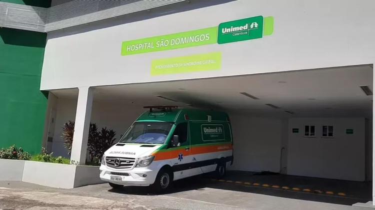 Homem desce de carro para verificar barulho e é atingido na cabeça por peça arremessada em rodovia