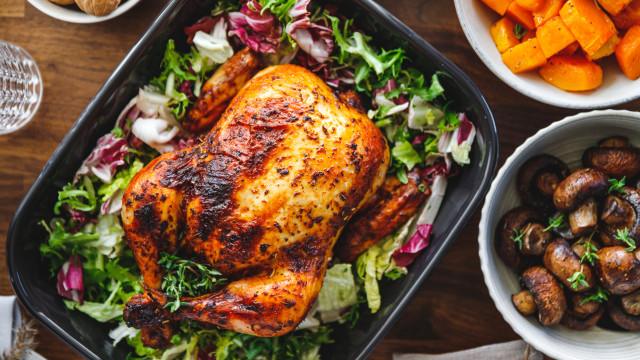 Jamie Oliver revela o 'segredo' para um frango assado perfeito