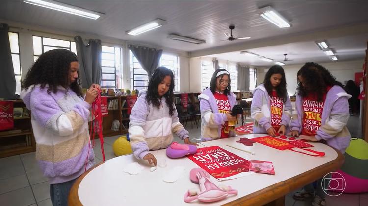 Como alunas de escola pública criaram negócio para combater a pobreza menstrual no RS