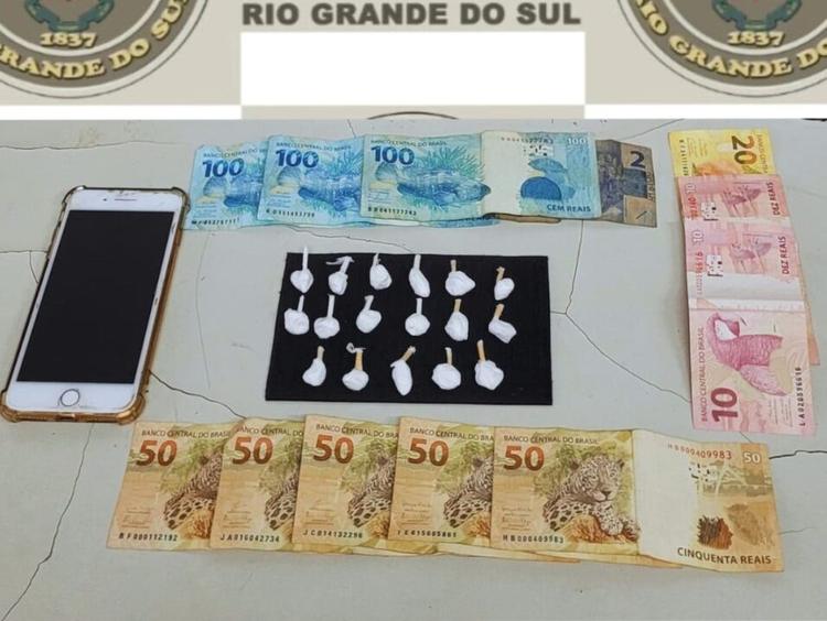 Jovem é detido com porções de cocaína e dinheiro em Bento