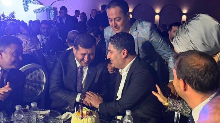 MHP'li İsmail Özdemir'e düğünde sürpriz doğum günü kutlaması