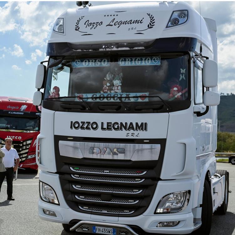 Gli autotrasportatori sospendono il blocco dei tir, non serve la precettazione