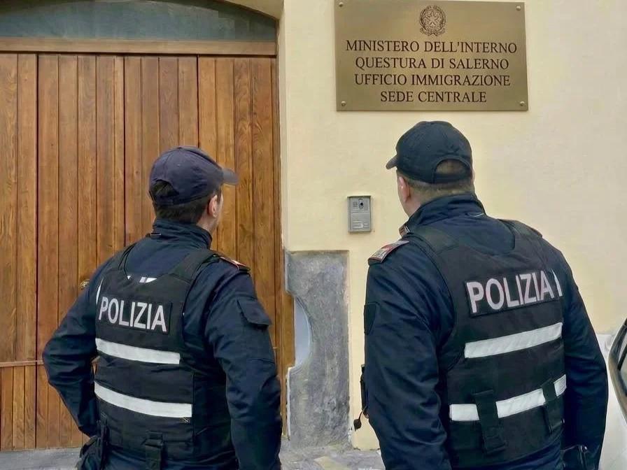 Controlli sull’immigrazione irregolare: la Questura di Salerno espelle cittadino statunitense