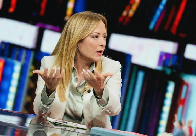 “Solidarietà e vicinanza”: la politica si stringe attorno a Meloni dopo la minaccia dell’Iran