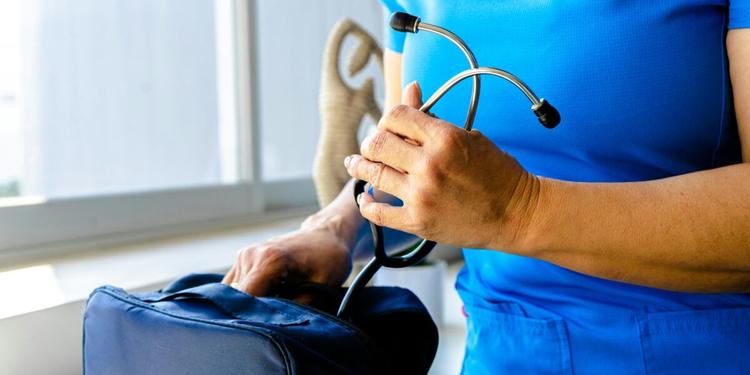 Test Professioni sanitarie 2026 oggi: 60 domande in 100 minuti, quasi 40 mila posti in Italia