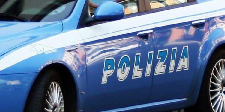 Napoli, studentessa di Lecce investita sul lungomare: caccia all'auto pirata