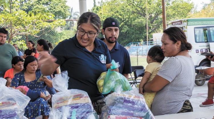 DIF Mazatepec reparte despensas gratis y ofrece asesoría de nutrición a los ciudadanos