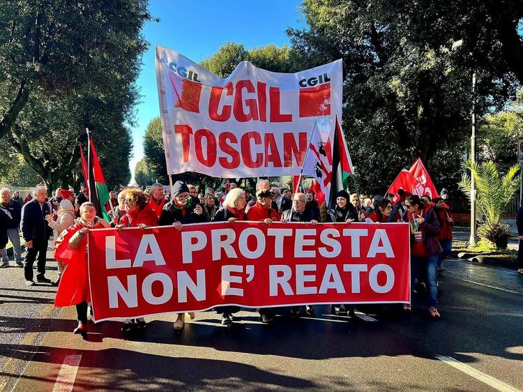 Massa: parteciparono a Protesta Pro Pal,  decreto di citazione a giudizio per 36 manifestanti