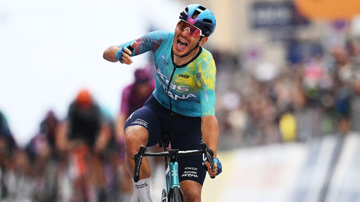 Giro d’Italia a Napoli, Davide Ballerini si aggiudica la tappa: caduta di gruppo prima del traguardo