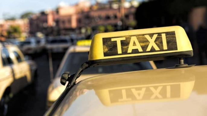 هل يتدخل والي الجهة للتحقيق في شبهة نشاط سائقي “تاكسيات” دون رخص ثقة بمراكش؟