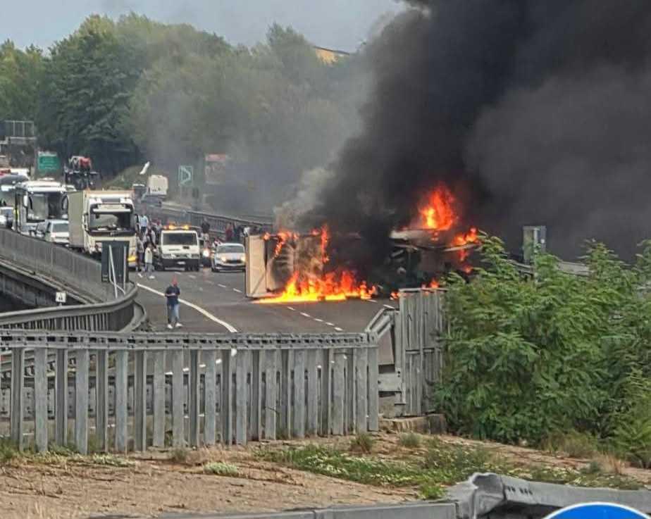 Incidente A2 a Sicignano: era di Cava de’ Tirreni il camionista precipitato dal viadotto