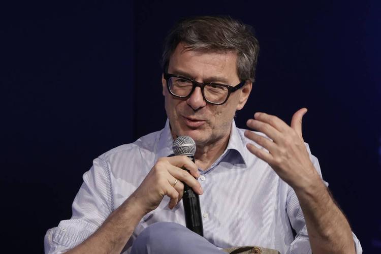 Giorgetti, mano tesa alle compagnie. "Insieme per far correre lo sviluppo"