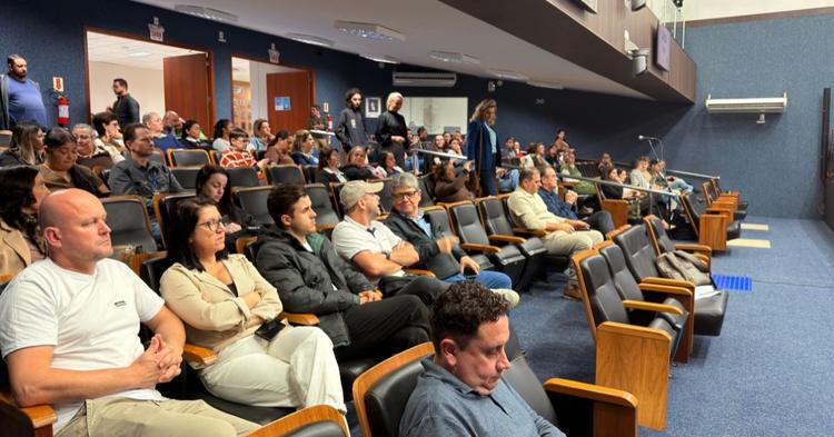 Itajaí discute parceria com iniciativa privada para ampliar e reformar 13 unidades da rede municipal de ensino