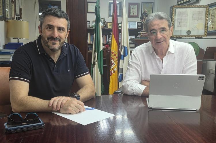 José Manuel de la Fuente, coordinador del 061 en Cádiz: «Gestionar también significa cuidar de quienes cuidan»
