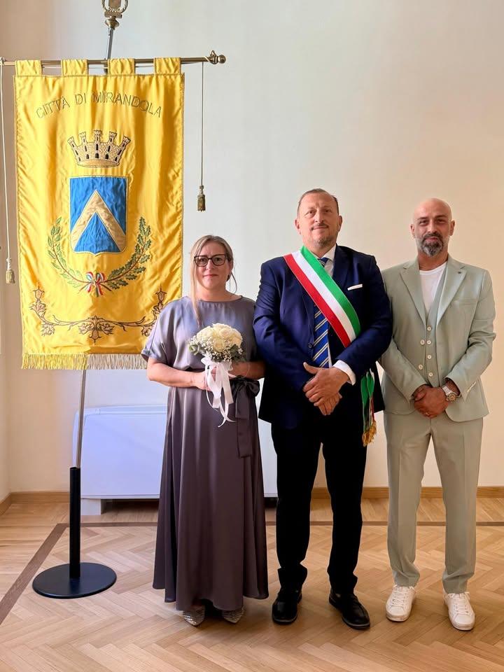 L'Amministrazione Comunale rivolge i più sinceri auguri ai neo sposi 𝗚𝗶𝗮𝗰𝗼𝗺𝗼 𝗙𝗮𝘃𝗮 e 𝗩𝗲𝗿𝘂𝘀𝗸𝗮 𝗣𝗮𝗿𝗺𝗶𝗴𝗶𝗮𝗻𝗶, che questa mattina, pres...