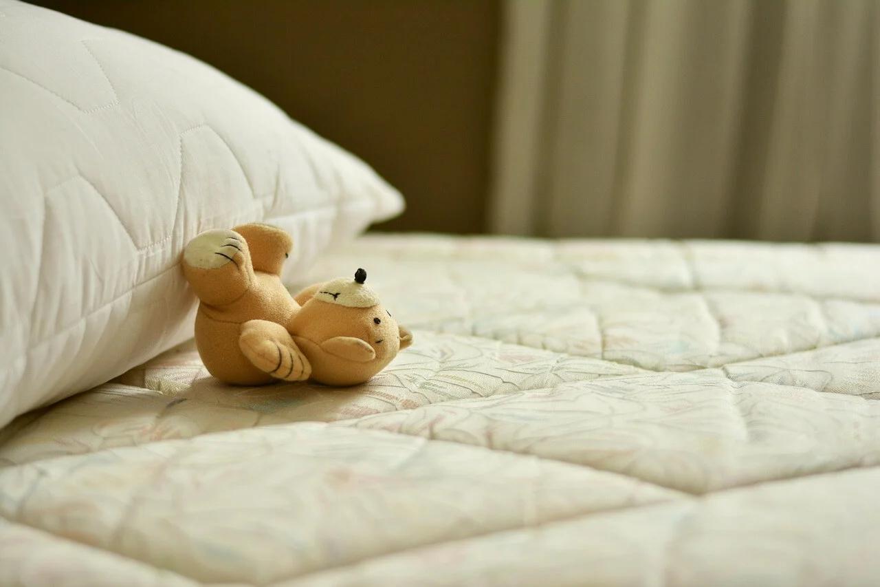 Come scegliere il letto montessoriano: criteri, età e materiali da valutare