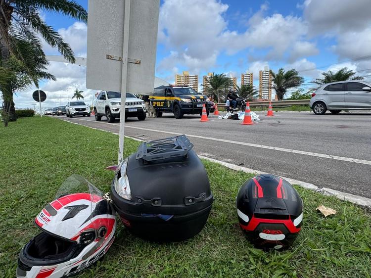 Motociclista morre e esposa fica ferida em acidente na BR-101 em Natal