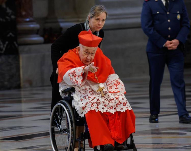 Il cardinale Ruini in condizioni "impegnative". Il Vaticano: "Assistito a casa"