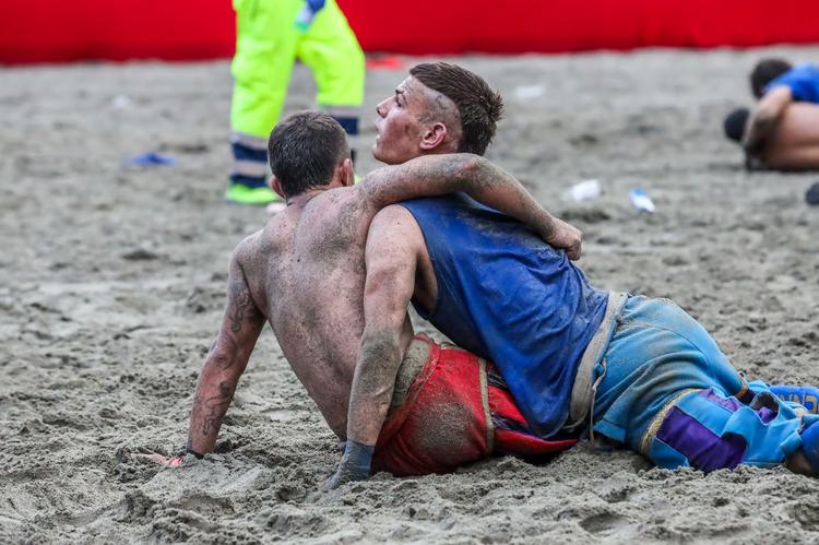 Calcio storico: vittoria degli Azzurri, 19 cacce a 18 contro i Rossi