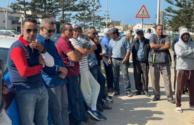 احتجاج مهنيّي سيارات الأجرة بالصويرة بسبب ارتفاع أسعار الغازوال + صور
