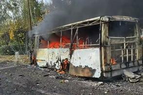Ataque russo a ônibus civis deixa 30 mortos no leste da Ucrânia