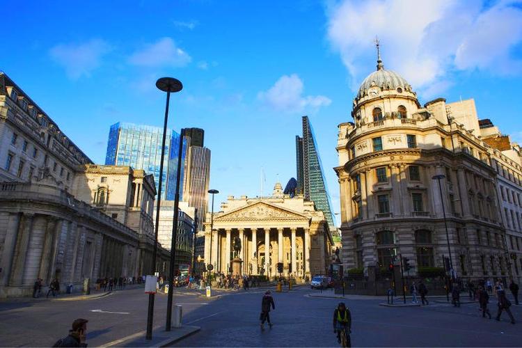 The Bank of England on the left and Royal Exchange in the middle