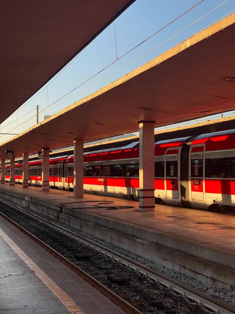 Trasporti, settimana di scioperi: oggi stop negli aeroporti, poi treni, navi e bus
