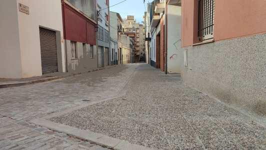 Finalitzen les obres d’ampliació de la vorera del carrer de les Enderrocades