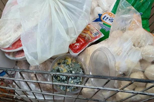 Fraldas, bicos infantis e carnes vencidas: fiscalização apreende 5 toneladas e leva à prisão dono de mercado em Ijuí